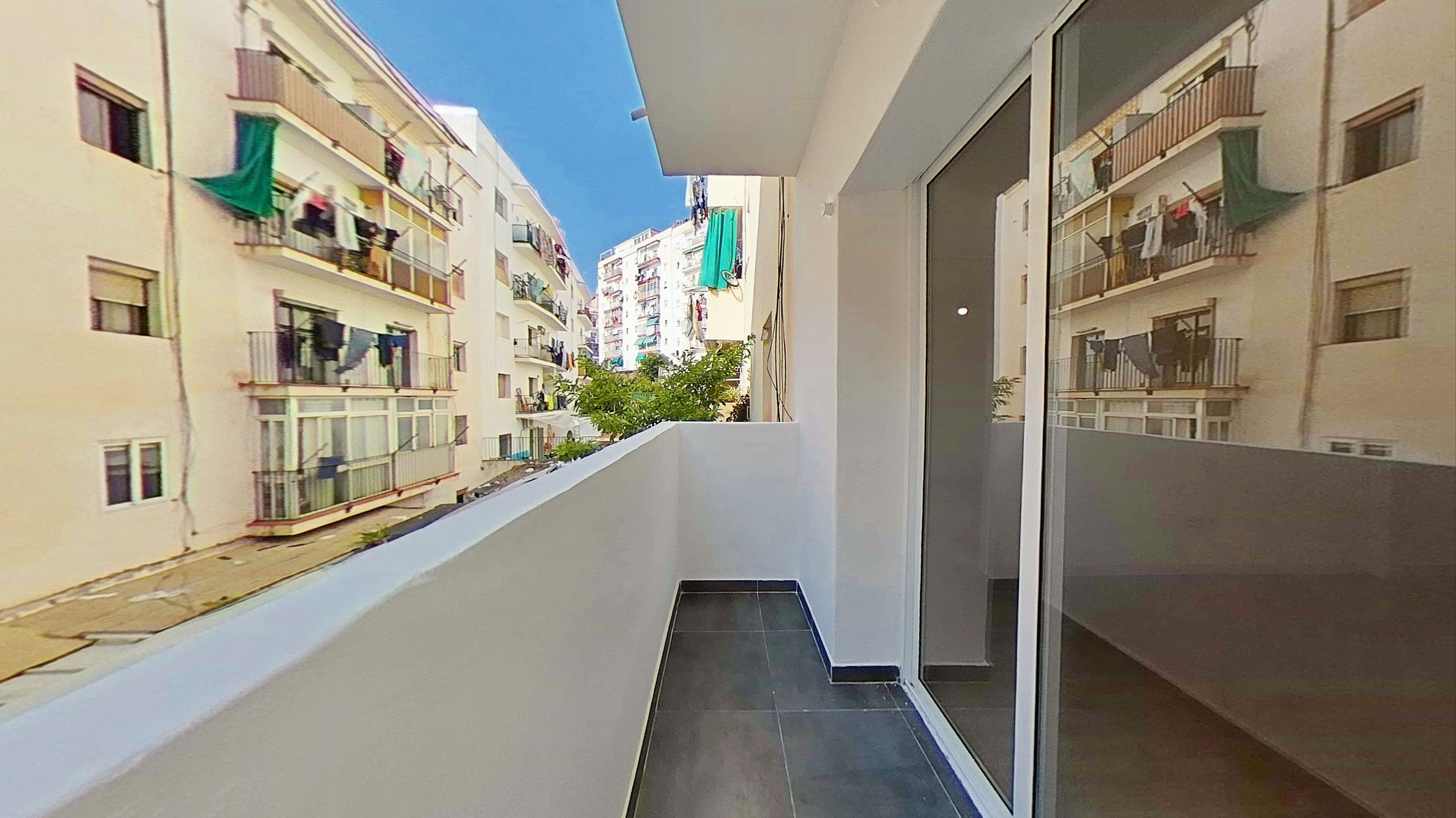Balcony of Flat for sale in Badalona  with Heating, Terrace and Oven