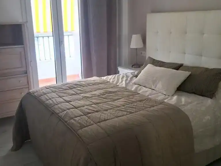 Dormitori de Àtic de lloguer en Mijas amb Aire condicionat, Piscina i Balcó