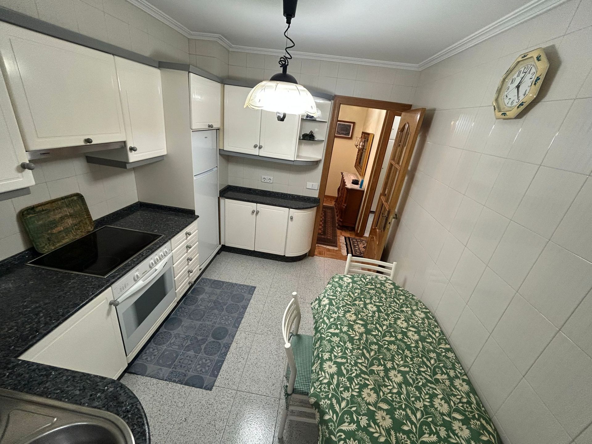 Cuina de Pis de lloguer en A Coruña Capital  amb Parquet, Moblat i Forn