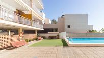 Piscina de Apartament en venda en Castelldefels amb Aire condicionat, Calefacció i Jardí privat