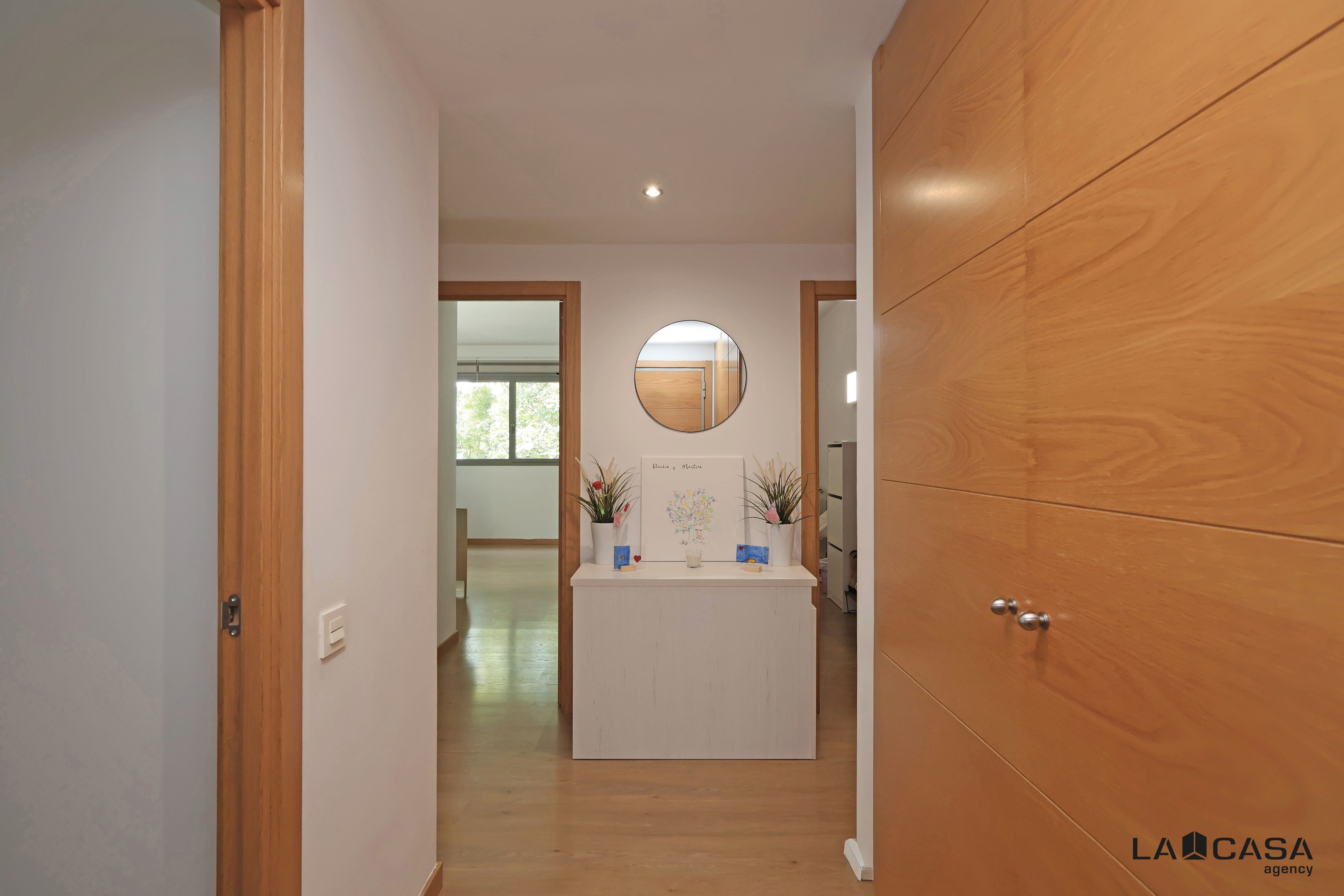 Piso en venta en L'Hospitalet de Llobregat con Trastero, Piscina y Balcón