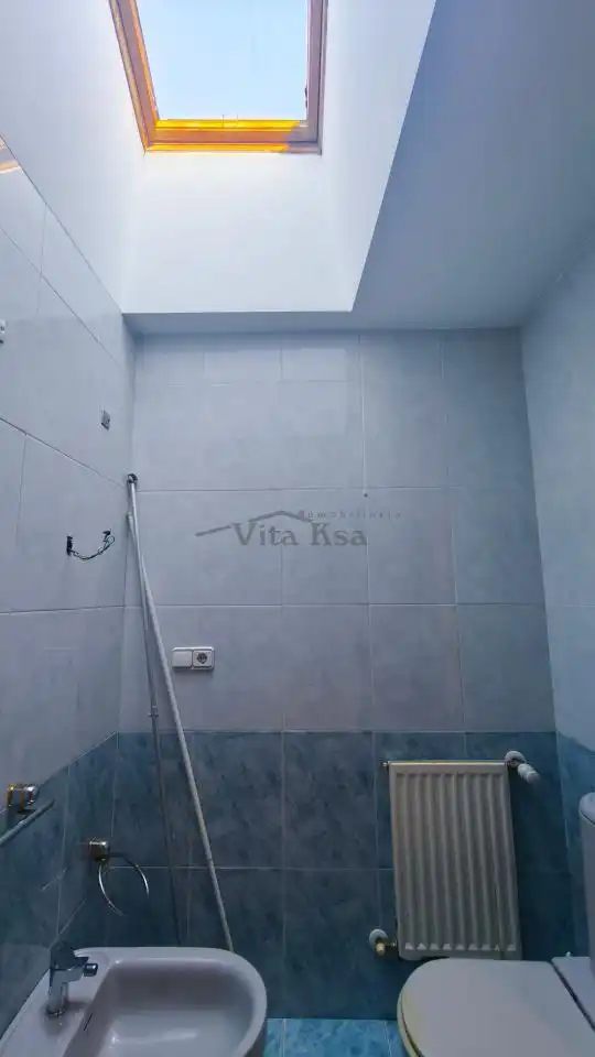 Baño de Dúplex de alquiler en Barbadás con Calefacción, Parquet y Amueblado