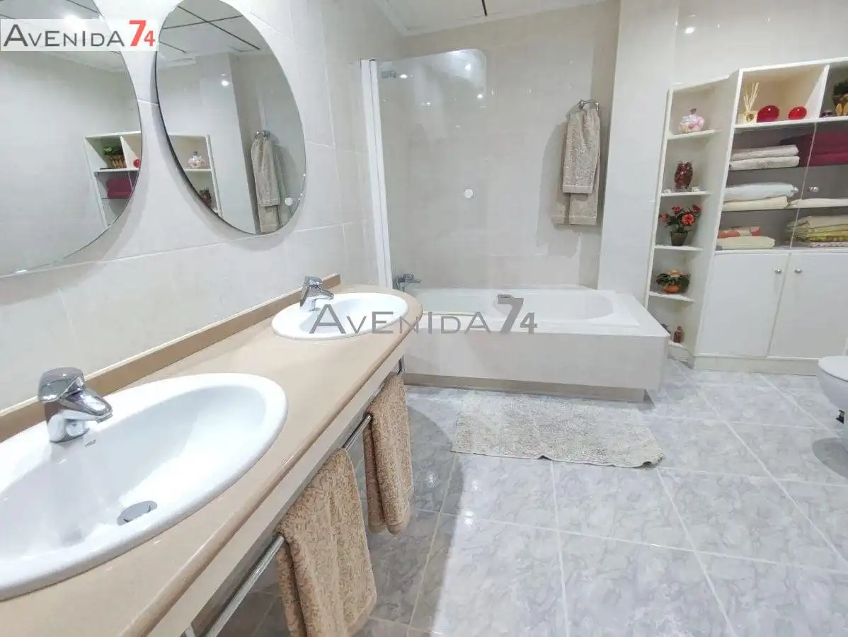 Houses for sale in Los Angeles - Apolonia