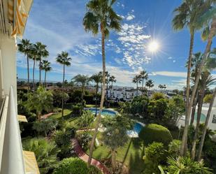 Jardí de Apartament de lloguer en Estepona amb Terrassa