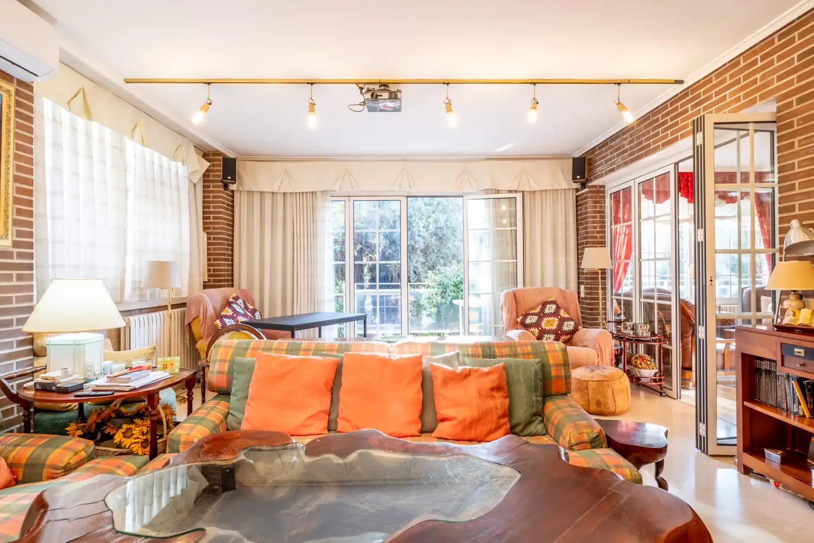 Living room of Detached homes for sale in Zaragoza  with Air Conditioner, Heating and Community pool