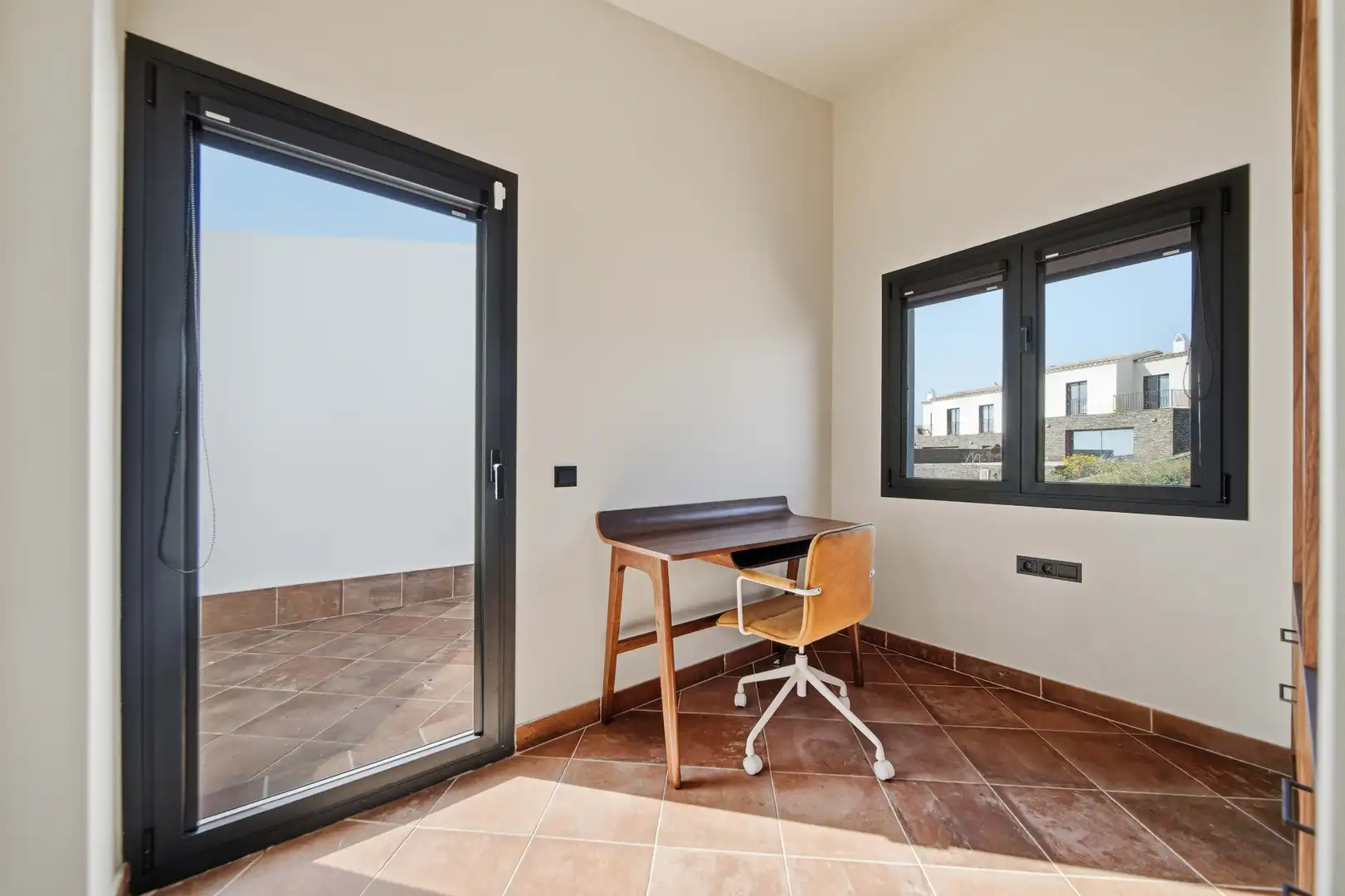 Terrasse von Einfamilien-Reihenhaus zum Verkauf in Cadaqués mit Privatgarten, Terrasse und Schwimmbad