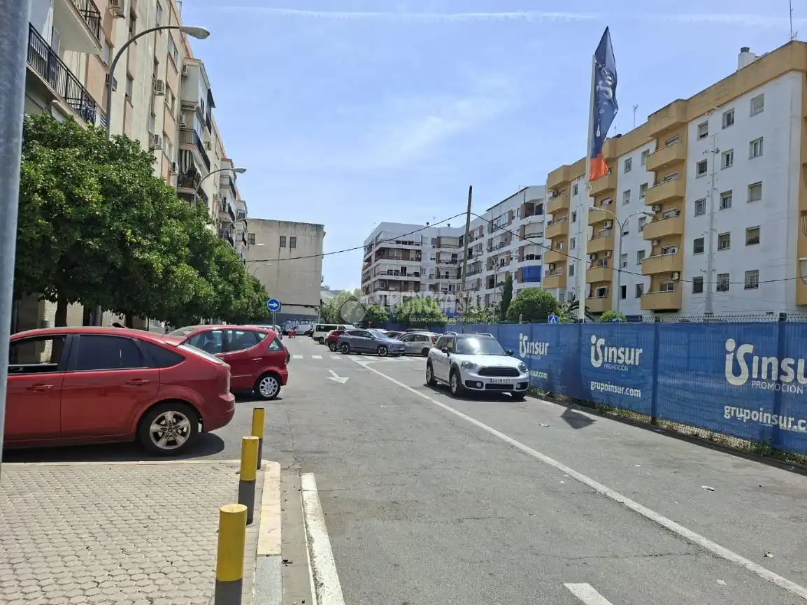 Aparcament de Local en venda en Sevilla amb Aire condicionat