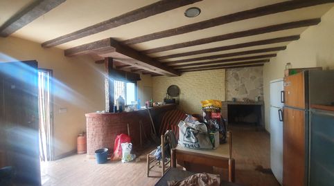 CASA Y PISCINA SOBRE FINCA RUSTICA
