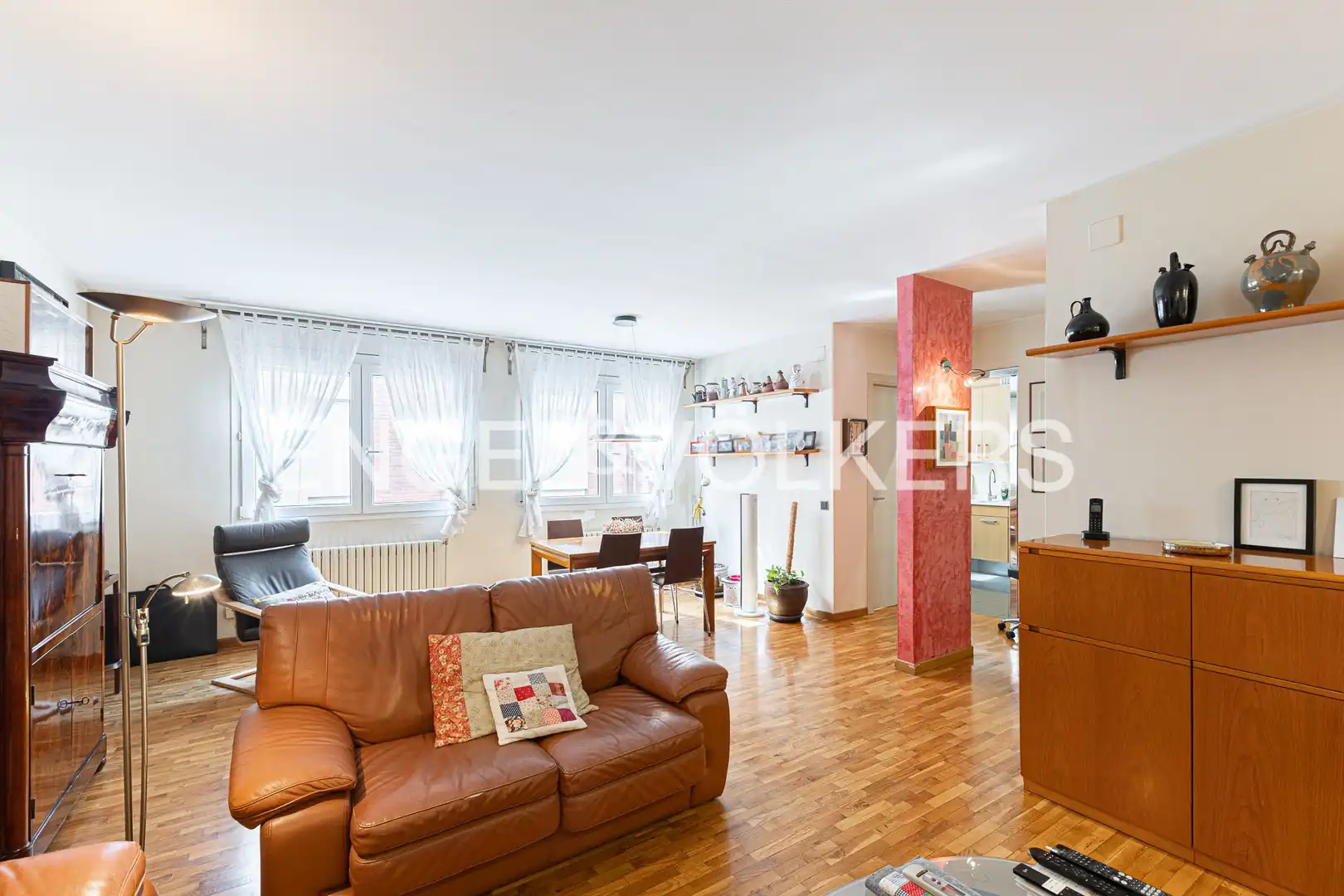 Sala d'estar de Casa adosada en venda en Barcelona amb Aire condicionat, Calefacció i Parquet