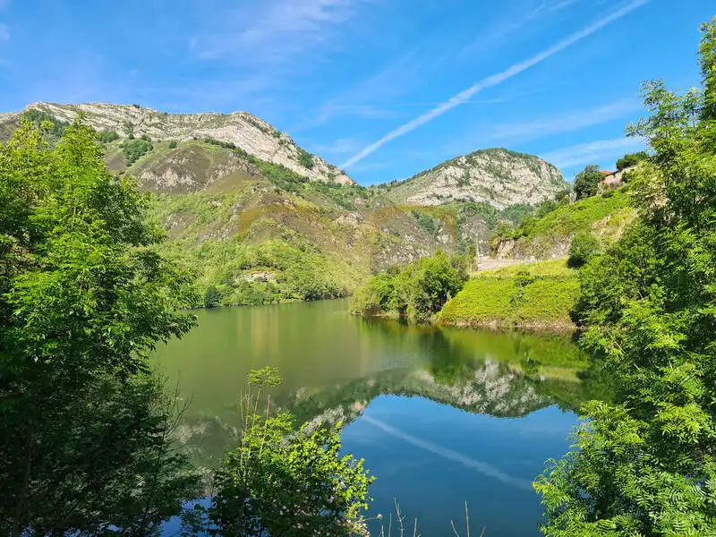 Vista exterior de Casa o chalet en venta en Caso con Calefacción, Jardín privado y Terraza