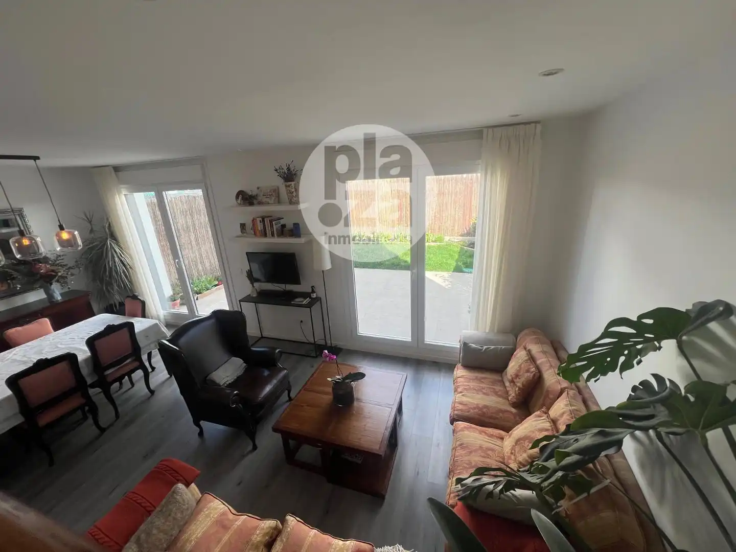 Sala de estar de Casa adosada en venta en Burgos Capital con Calefacción, Jardín privado y Terraza