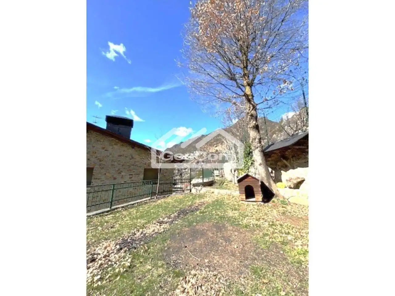 Vista exterior de Casa adosada en venta en Escaldes – Engordany con Calefacción y Jardín privado