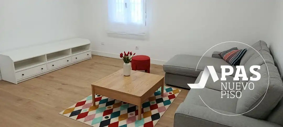 Wohnzimmer von Wohnung zur Miete in Santander mit Heizung, Ofen und Waschmaschine