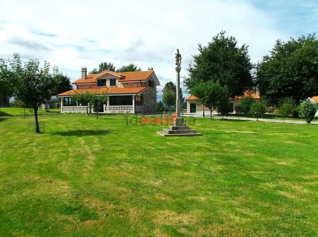 Chalet con jardín en venta en O Carballiño