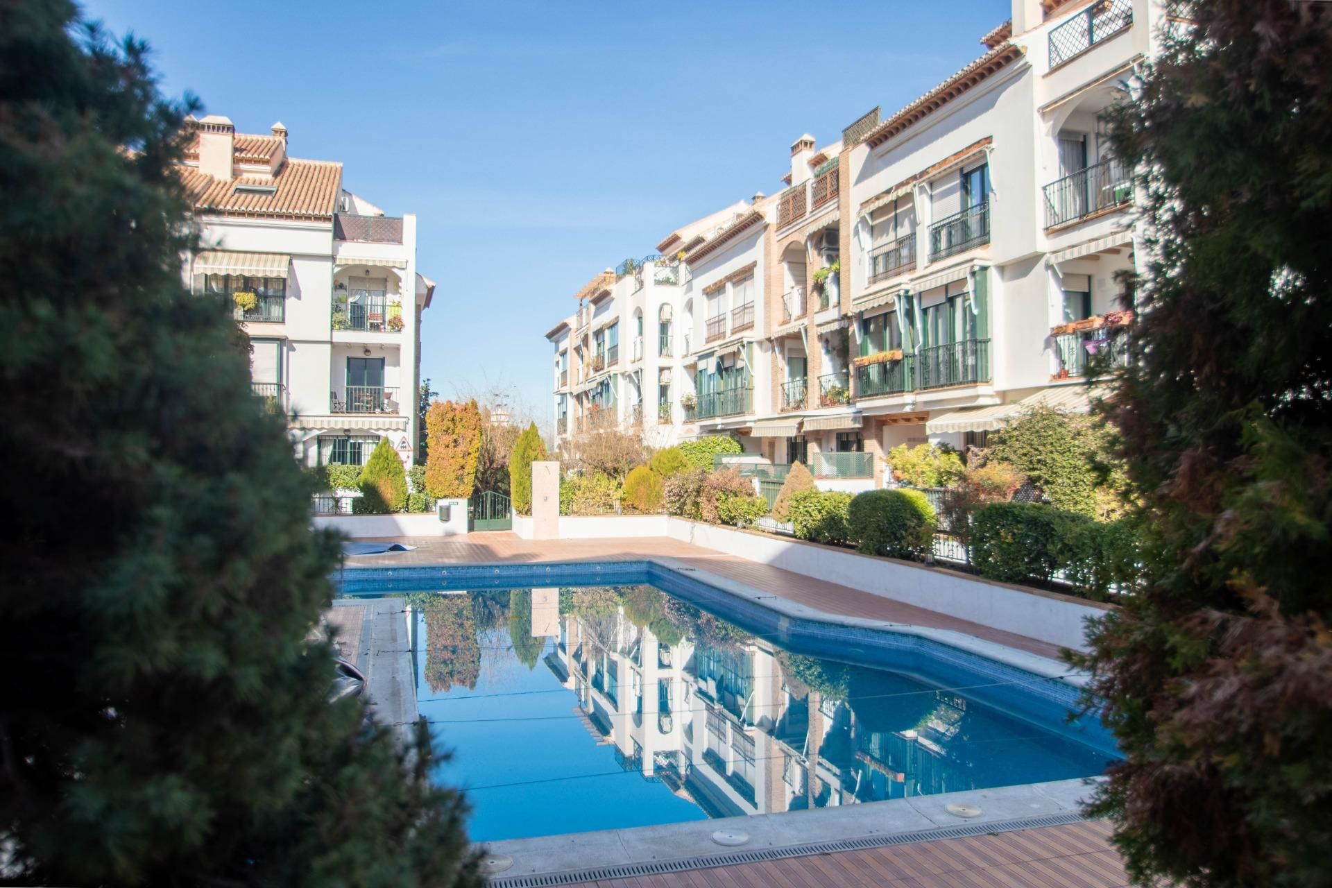 Vista exterior de Piso en venta en  Granada Capital con Jardín privado y Terraza