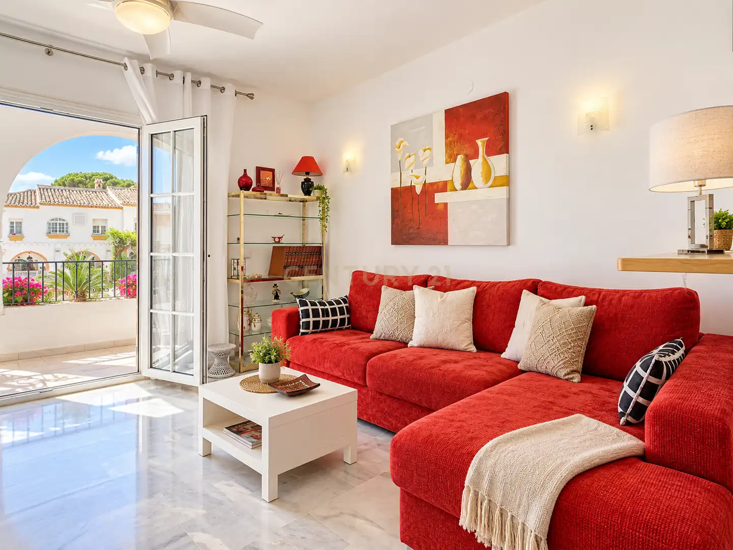 Sala d'estar de Apartament en venda en Benalmádena amb Aire condicionat i Piscina
