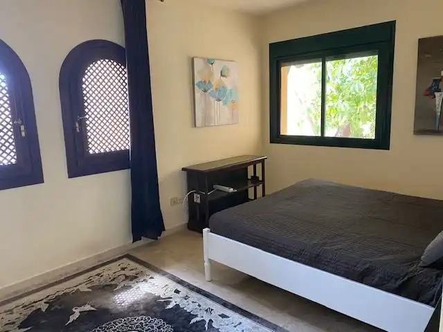 Habitación de Apartamento de alquiler en Estepona con Aire acondicionado, Calefacción y Jardín privado