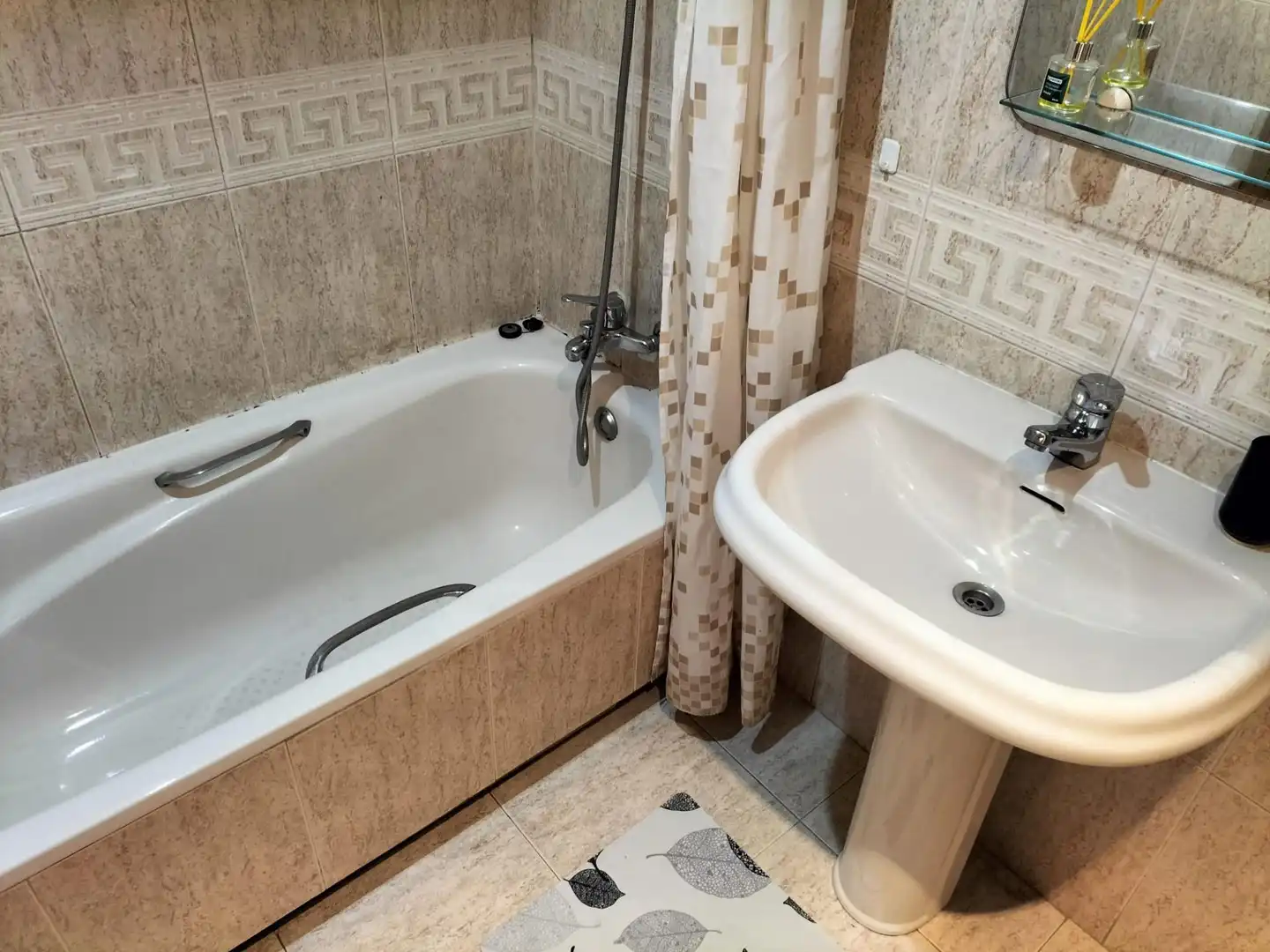 Badezimmer von Dachboden zur Miete in Palencia mit Heizung, Parkett und Terrasse