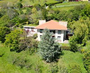 Vista exterior de Casa o xalet de lloguer en Medio Cudeyo amb Terrassa i Balcó