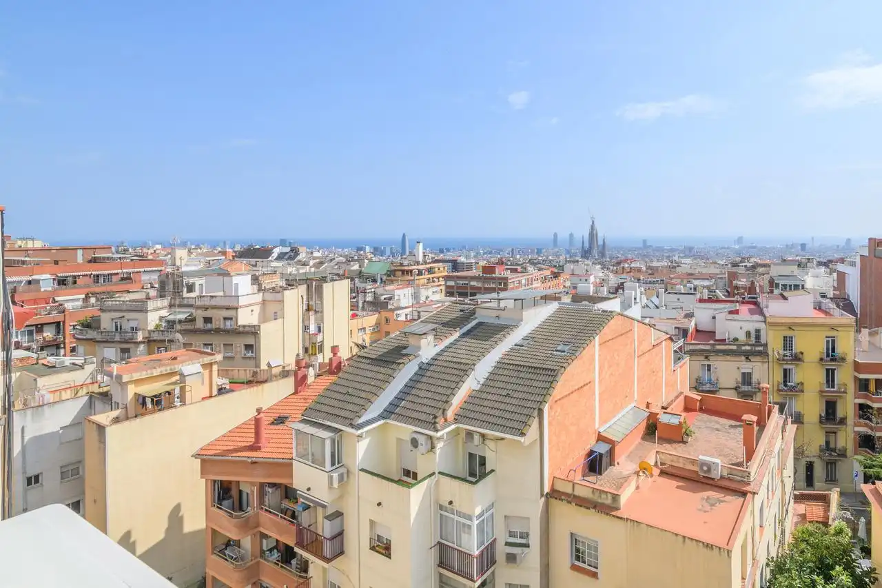 Vista exterior de Piso en venta en Barcelona con Calefacción y Parquet