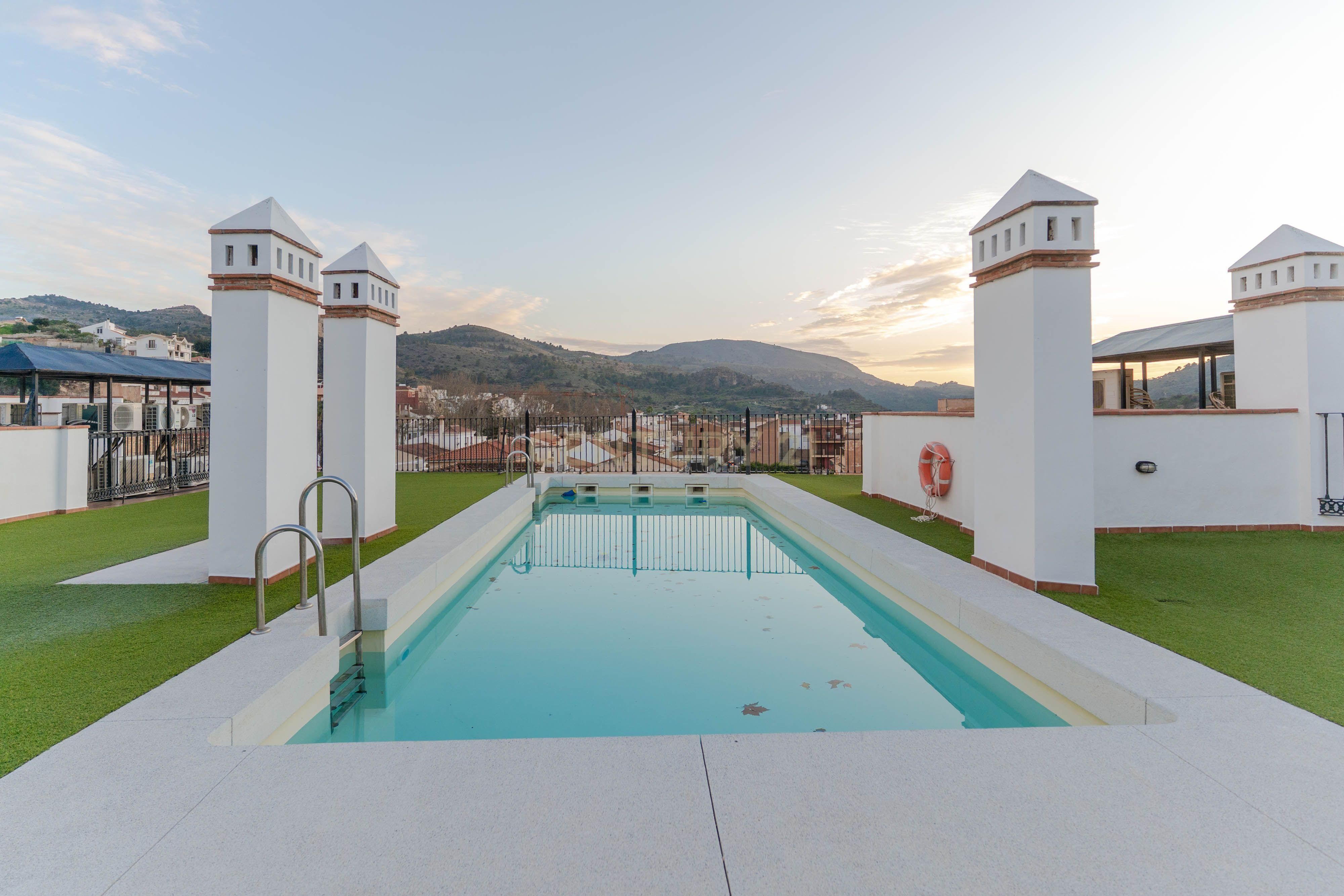 Piscina de Apartament en venda en Vélez de Benaudalla amb Balcó i Piscina comunitària