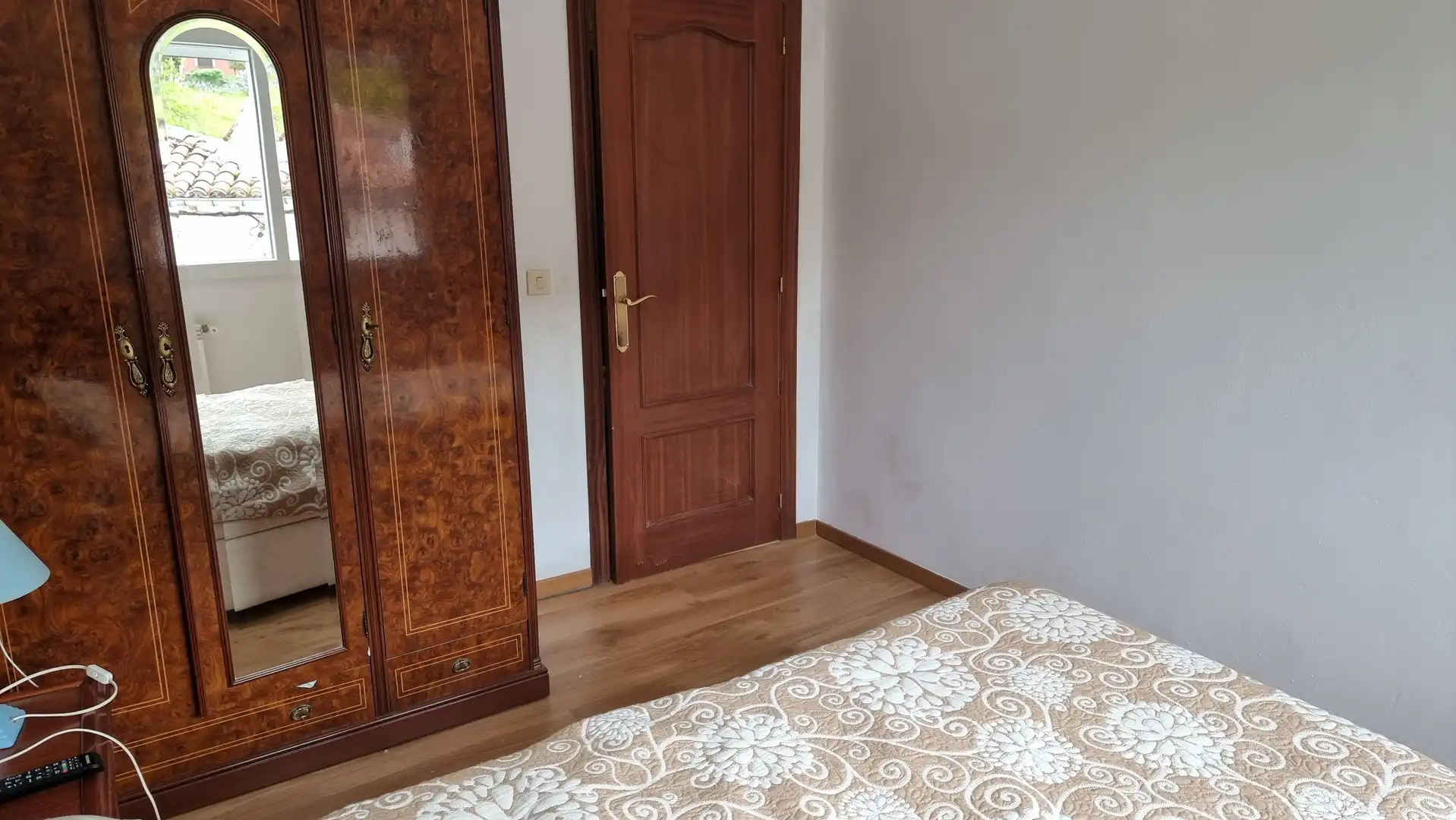Dormitori de Casa adosada en venda en Cabrales amb Calefacció i Moblat