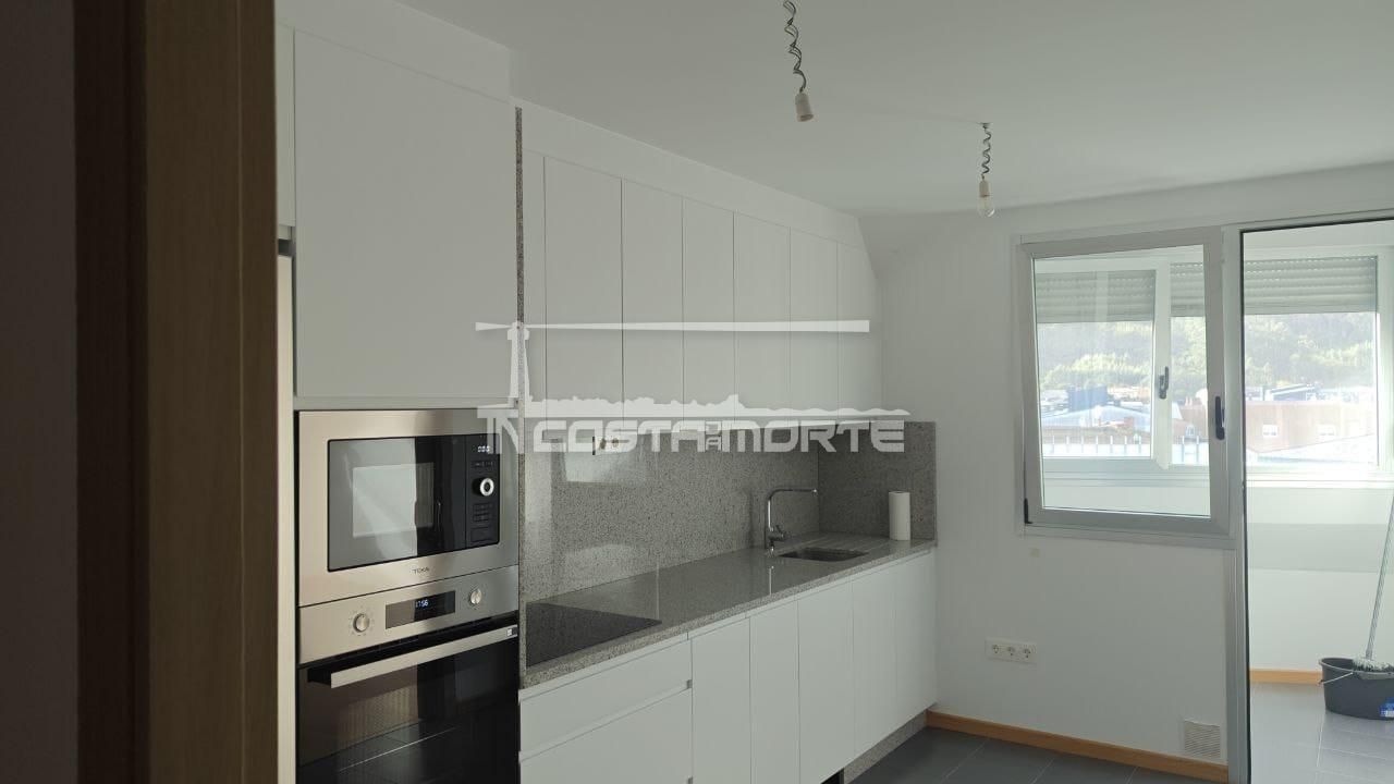 Cuina de Pis de lloguer en Cee amb Traster