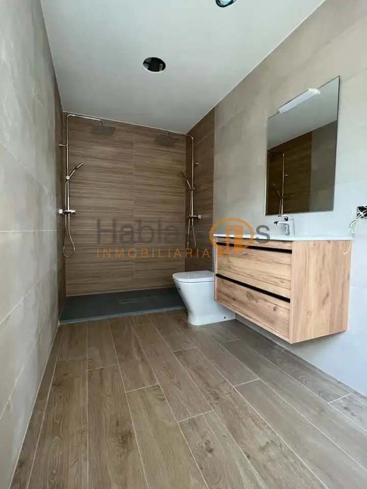Baño de Casa o chalet en venta en Vilanova de Arousa con Calefacción, Jardín privado y Terraza