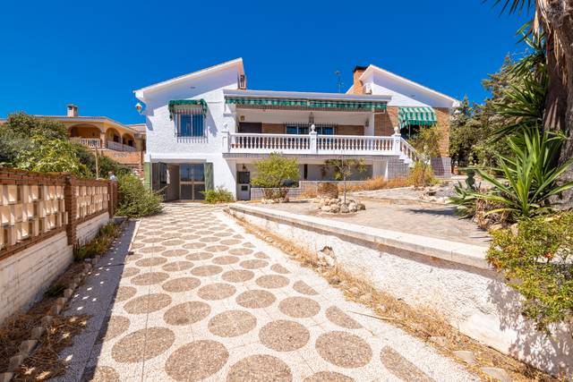 Casa-chalet en Venta en Calle Anea en Puertosol