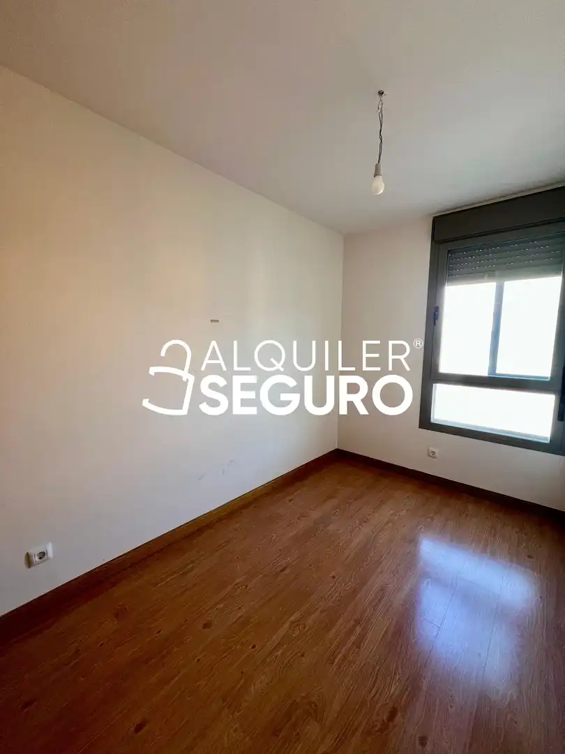 Bedroom of Flat for rent in Alcobendas  with Air Conditioner, Heating and Storage room