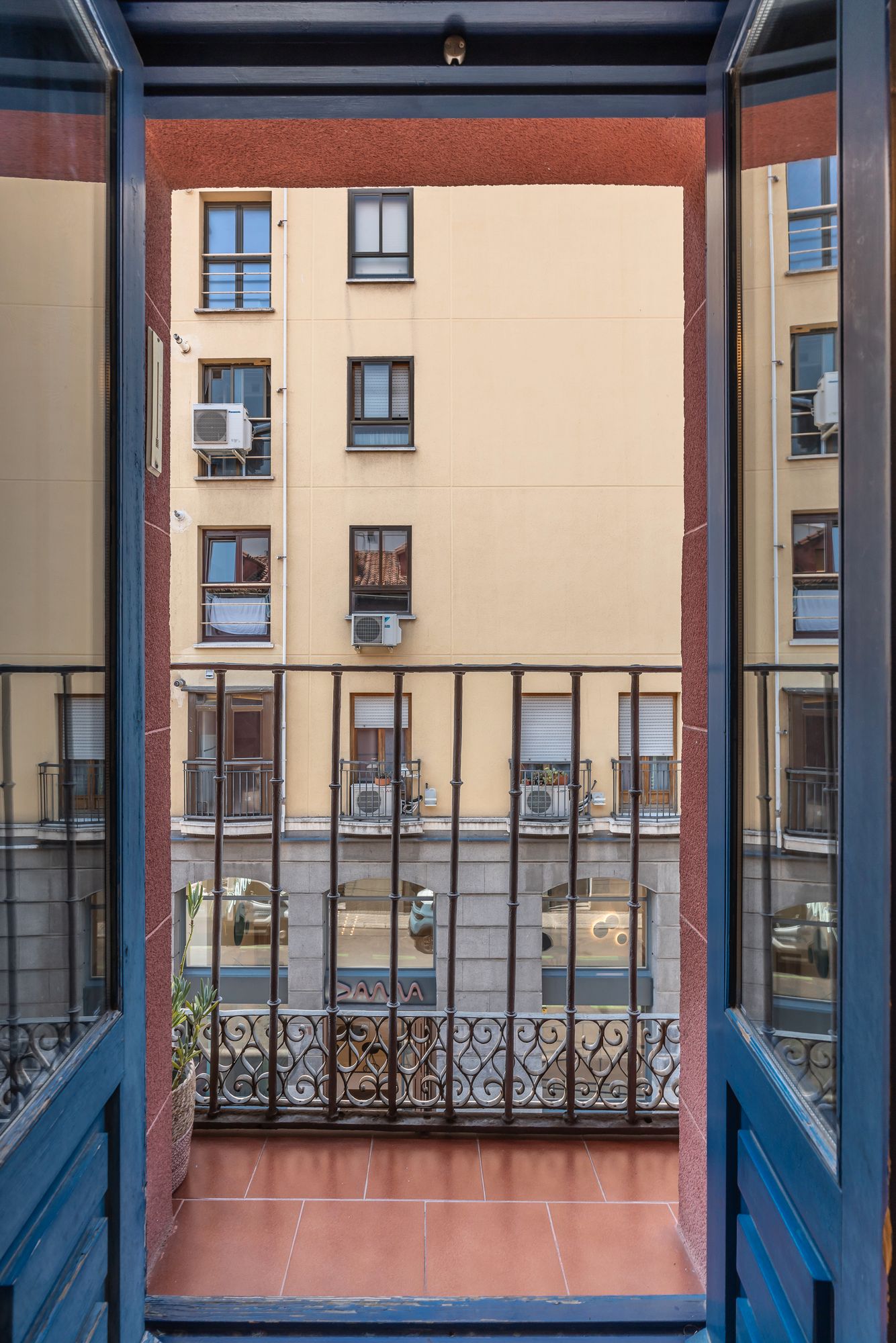 Exterior view of Flat for sale in  Madrid Capital  with Heating and Balcony