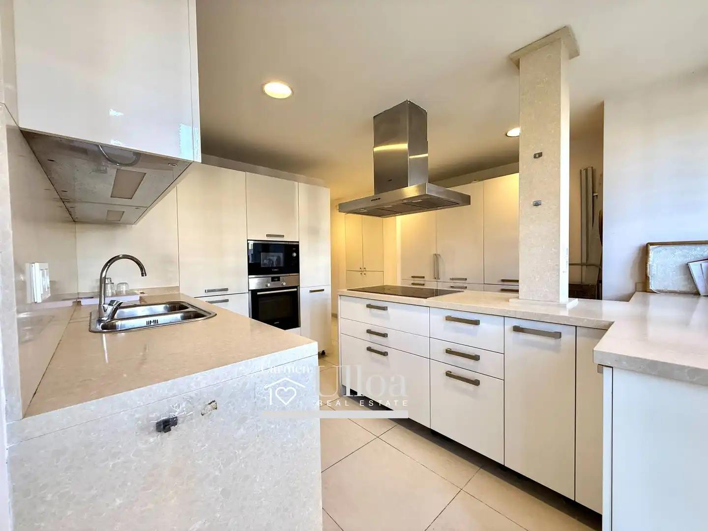 Cuina de Apartament en venda en Alicante / Alacant amb Aire condicionat, Calefacció i Jardí privat