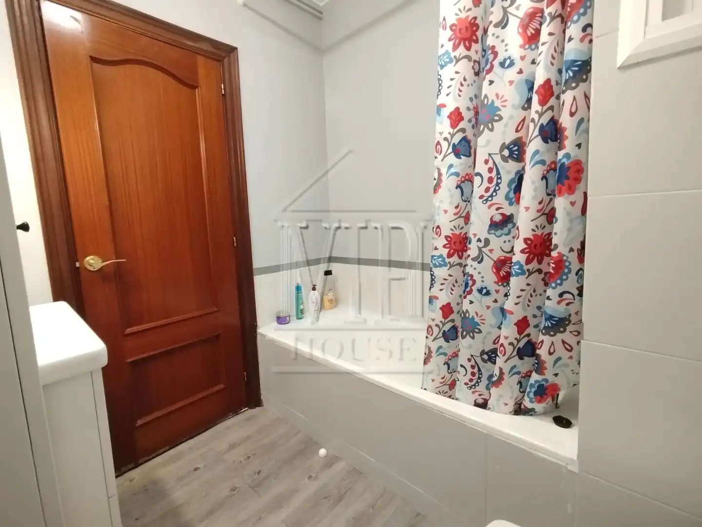 Baño de Piso en venta en Badalona con Aire acondicionado y Amueblado
