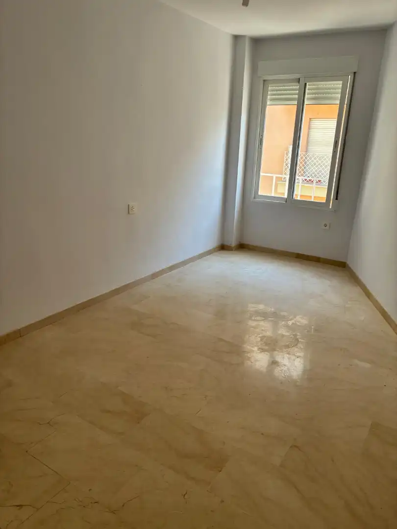 Dormitori de Apartament de lloguer en Granada amb Aire condicionat, Traster i Forn