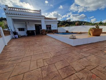 Casa rústica amb piscina en venda a Ítrabo