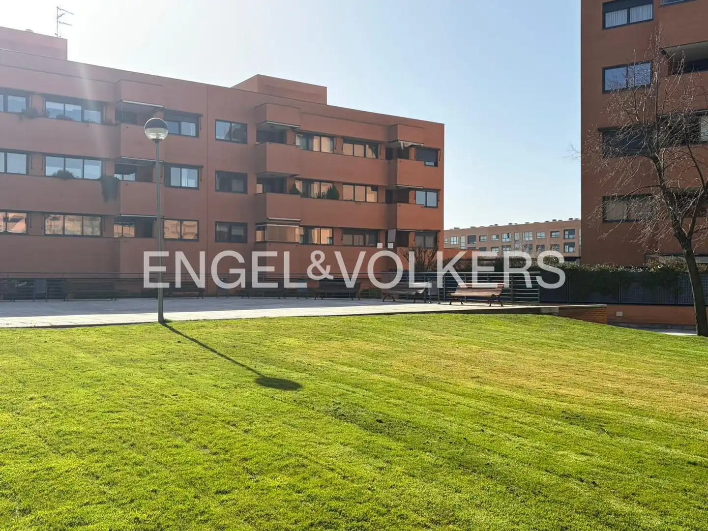 Vista exterior de Apartamento de alquiler en San Sebastián de los Reyes con Aire acondicionado, Calefacción y Jardín privado