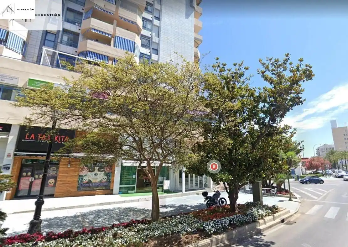 Vista exterior de Oficina en venda en Marbella amb Aire condicionat, Calefacció i Moblat