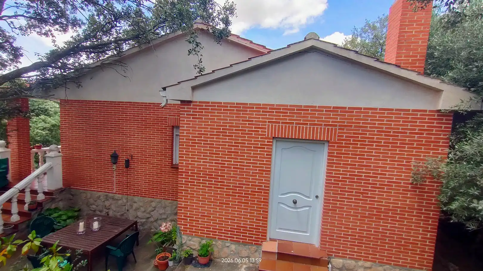 Vista exterior de Casa o xalet en venda en El Casar amb Calefacció, Jardí privat i Terrassa