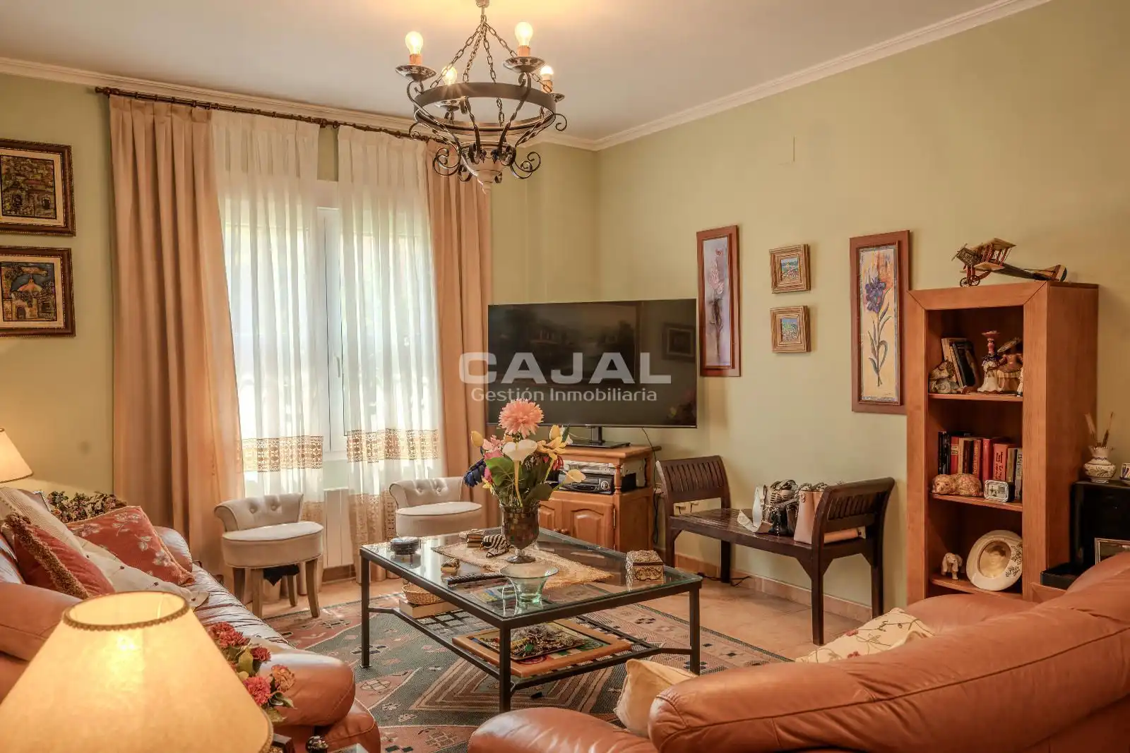 Sala de estar de Casa adosada en venta en Riaza con Calefacción y Jardín privado