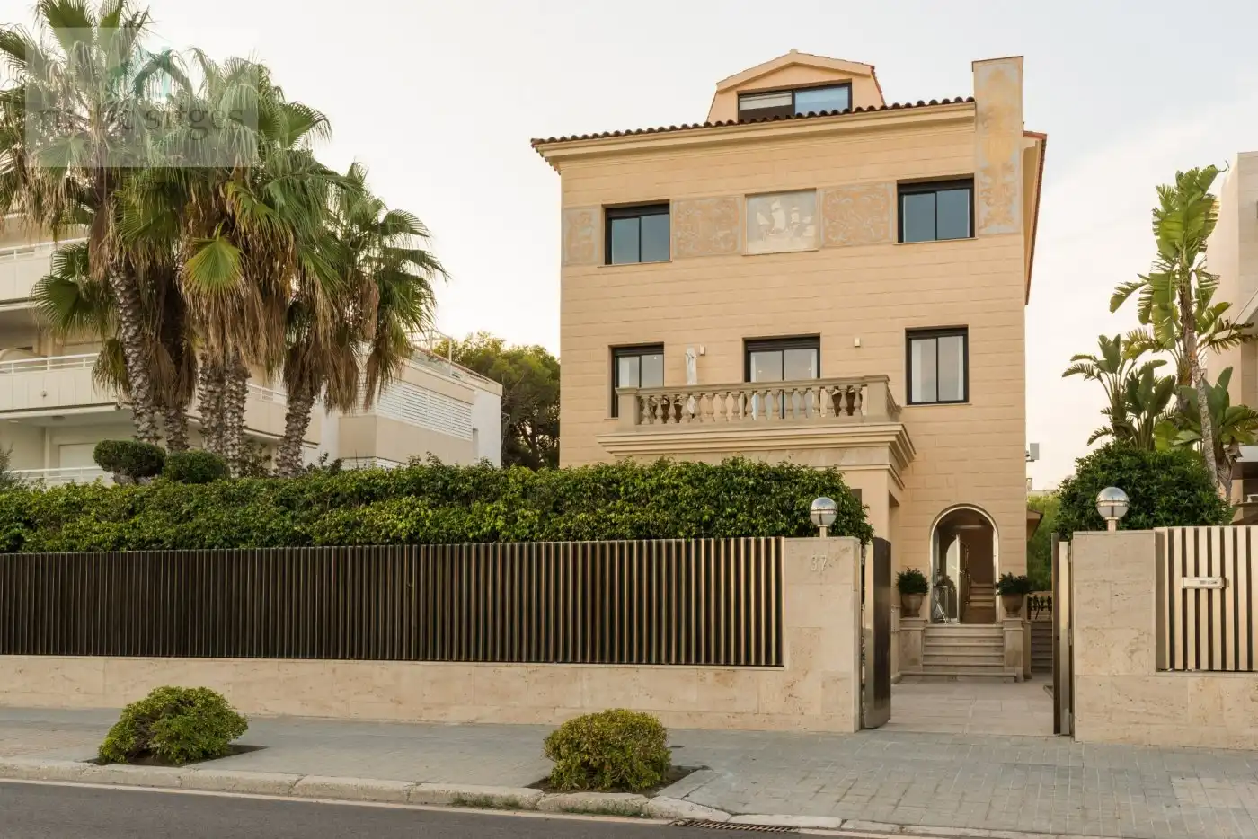 Vista exterior de Casa o xalet en venda en Sitges amb Aire condicionat, Calefacció i Jardí privat