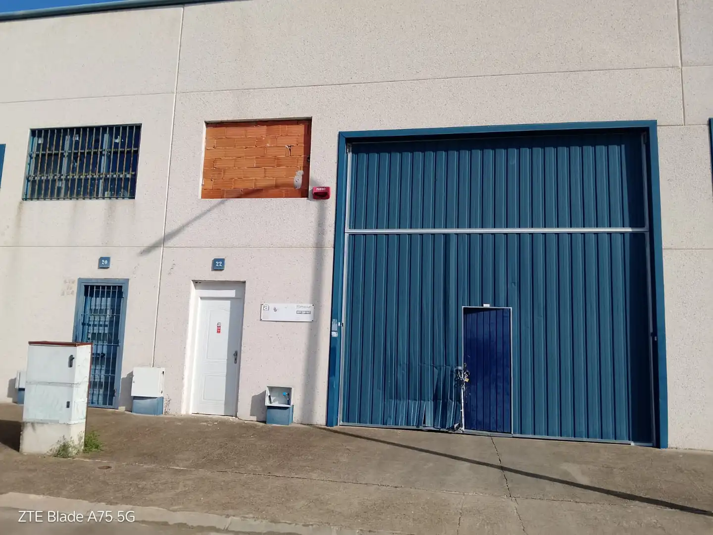 Vista exterior de Nave industrial en venta en El Viso de San Juan