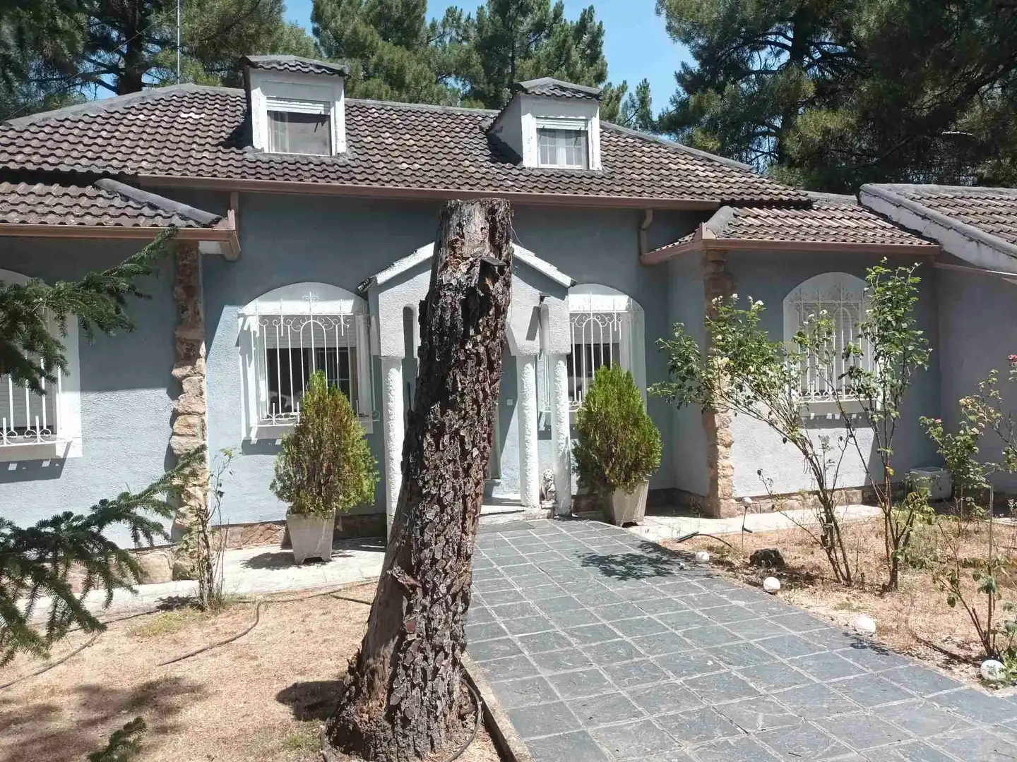 Vista exterior de Casa o xalet en venda en Marugán amb Calefacció, Jardí privat i Terrassa