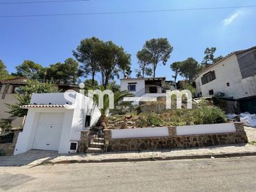 House with garden for sale in Calle Joan Maragall 3