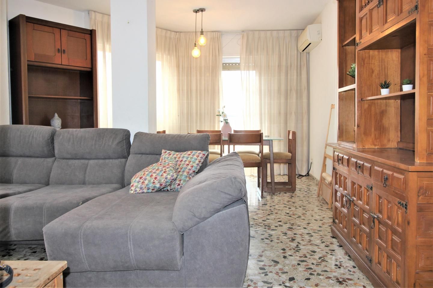 Sala d'estar de Pis de lloguer en  Almería Capital amb Aire condicionat, Terrassa i Moblat