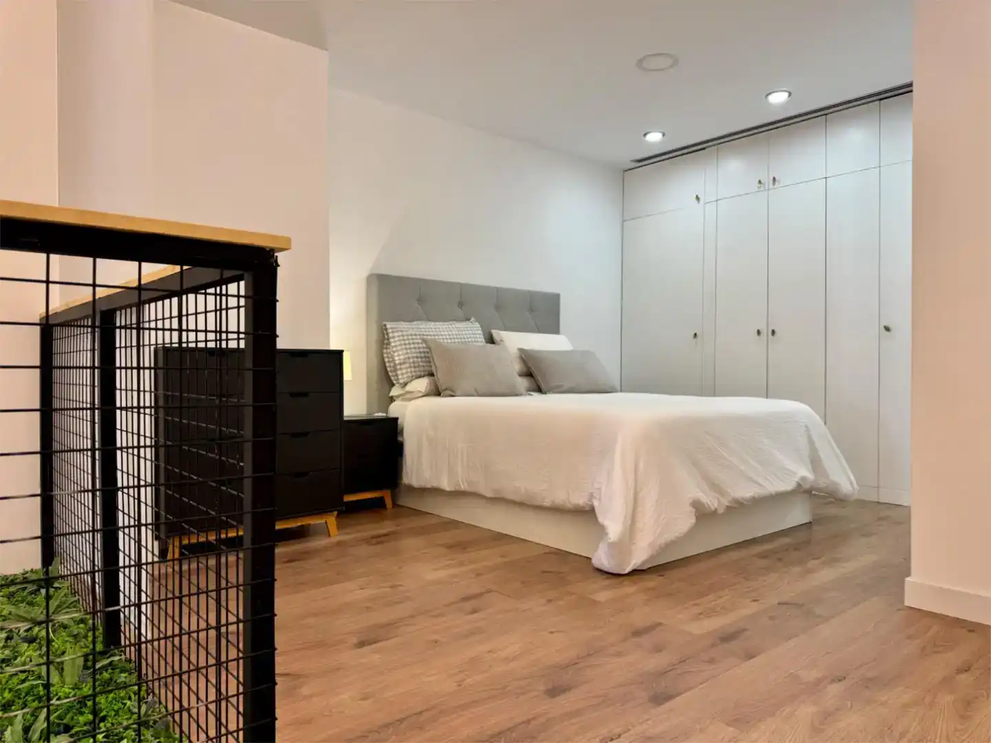 Bedroom of Flat for rent in Vigo   with Parquet flooring, Storage room and Furnished