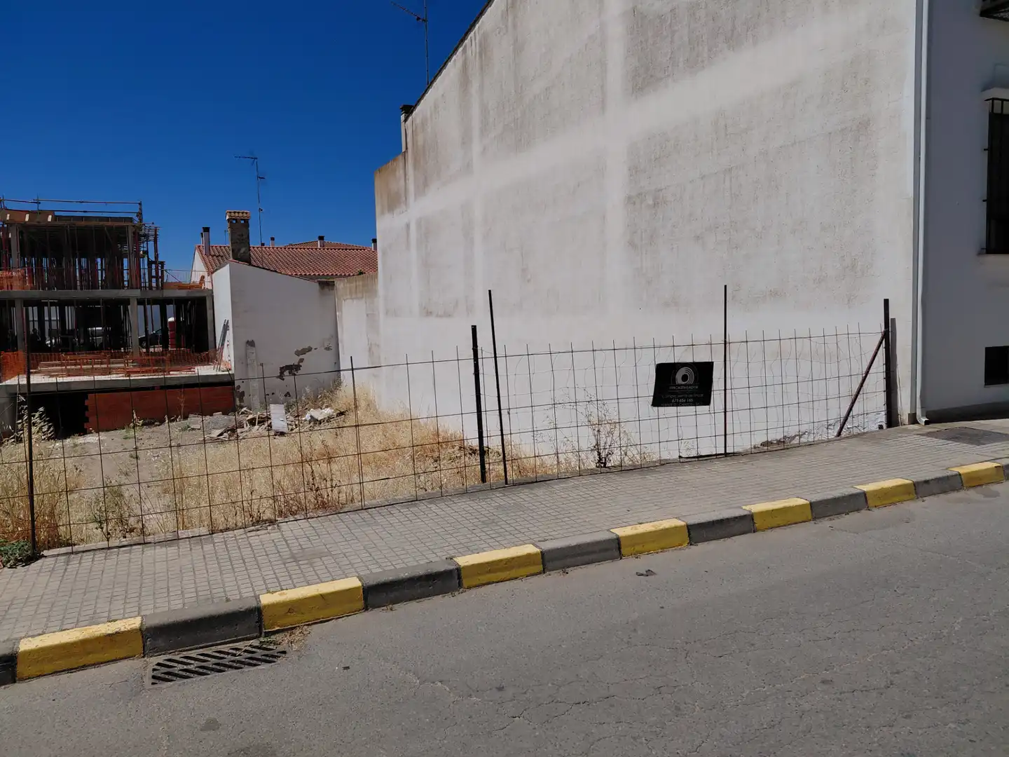 Terreno residencial en venta en Calle Guadalcanal 74, imagen 3
