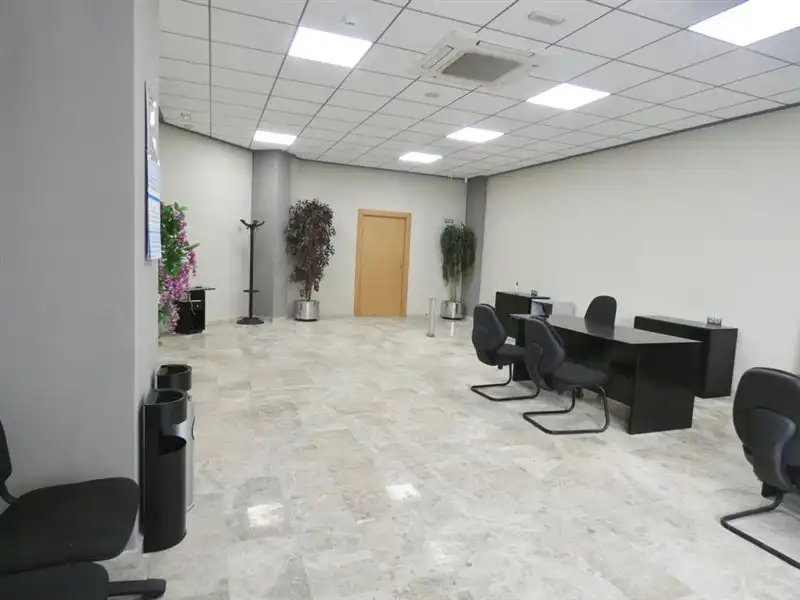 Local de alquiler en Elche / Elx con Aire acondicionado y Amueblado