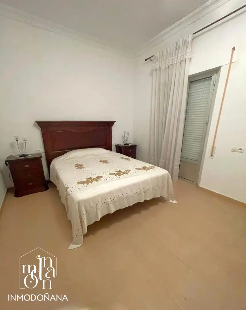 Dormitori de Casa o xalet en venda en Bollullos Par del Condado amb Aire condicionat, Terrassa i Moblat