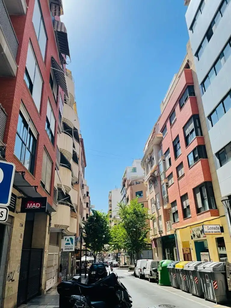 Dachboden zur Miete in Carrer de Pablo Iglesias, Mercado