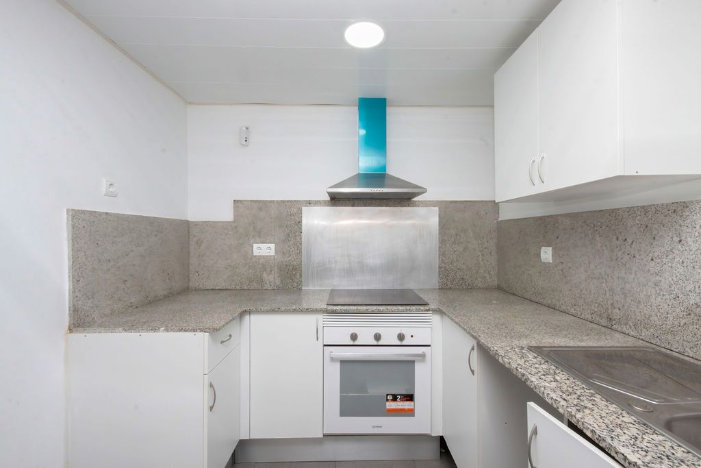 Kitchen of Duplex for sale in Santa Coloma de Gramenet